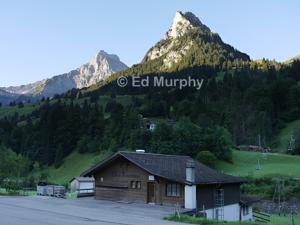 The &Auml;rmighorn (L) and the Bachfluh
