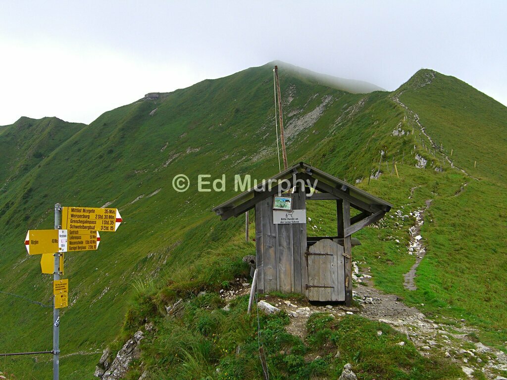 Summer kiosk on the Morgetepass saddle