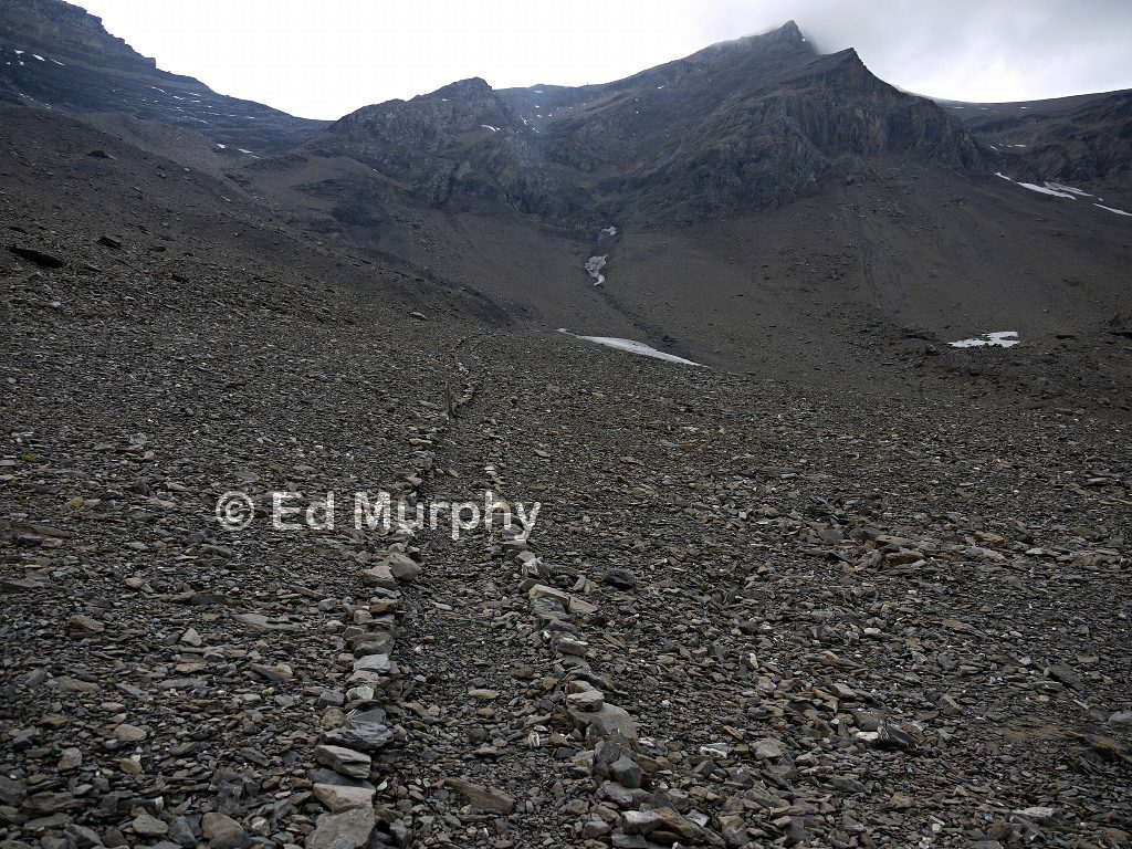 Stones line the track on the way to the Oldensattel