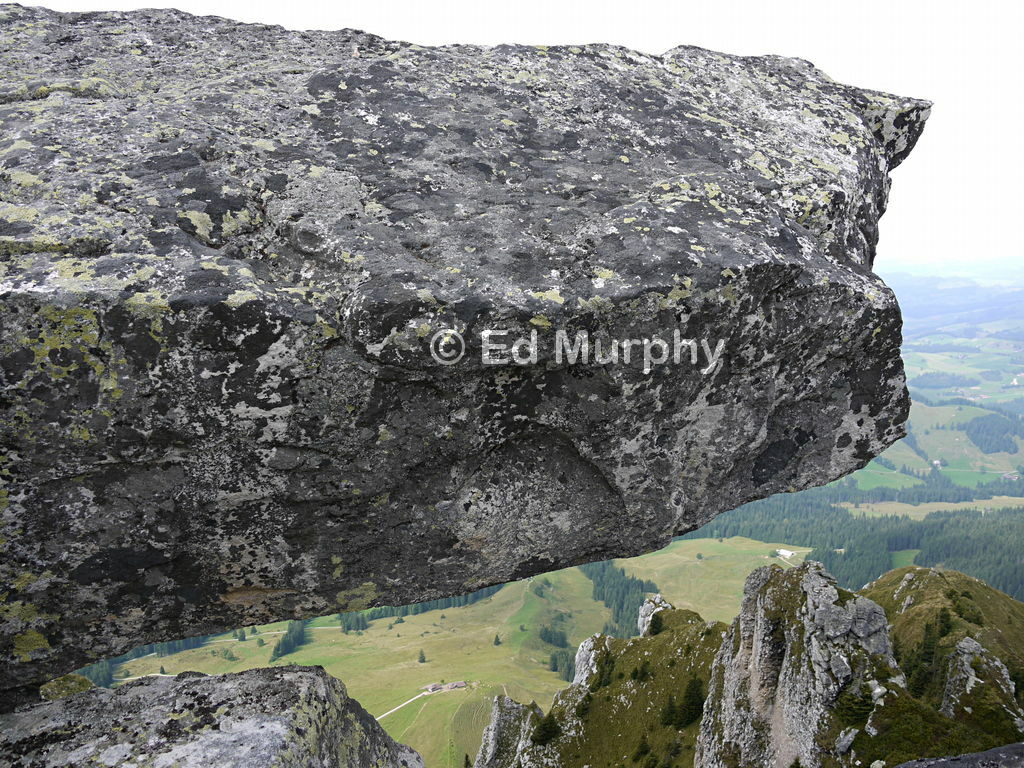 The Trogenhorn's floating summit boulder