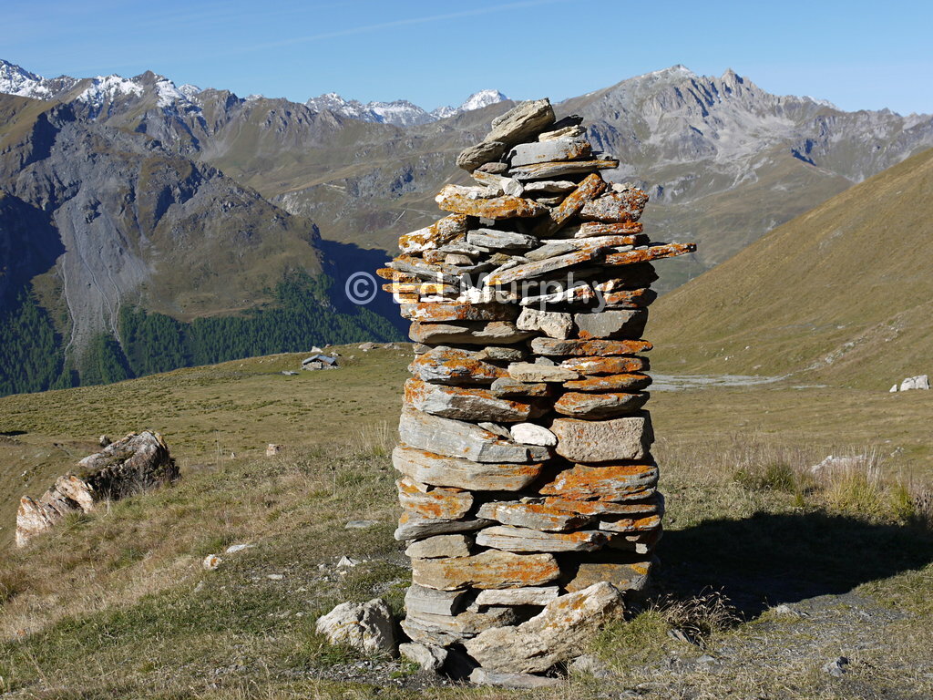 A sturdy cairn at B&eacute;plan on the way to the Col de Torrent
