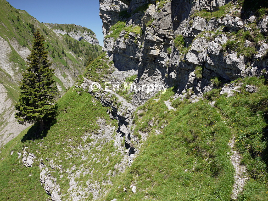Skirting the cliffs of the Schibe summit of the Sieben Hengste
