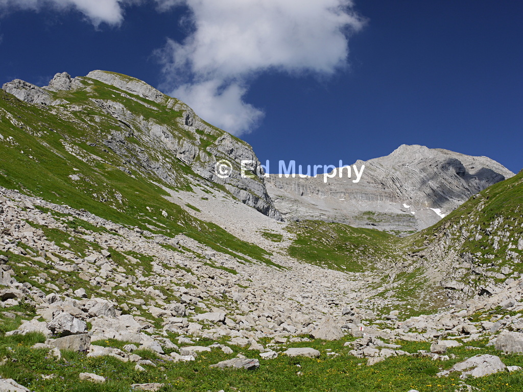 The Zahm Geissberg (L) and the Hutstock at the back of the Zigertal