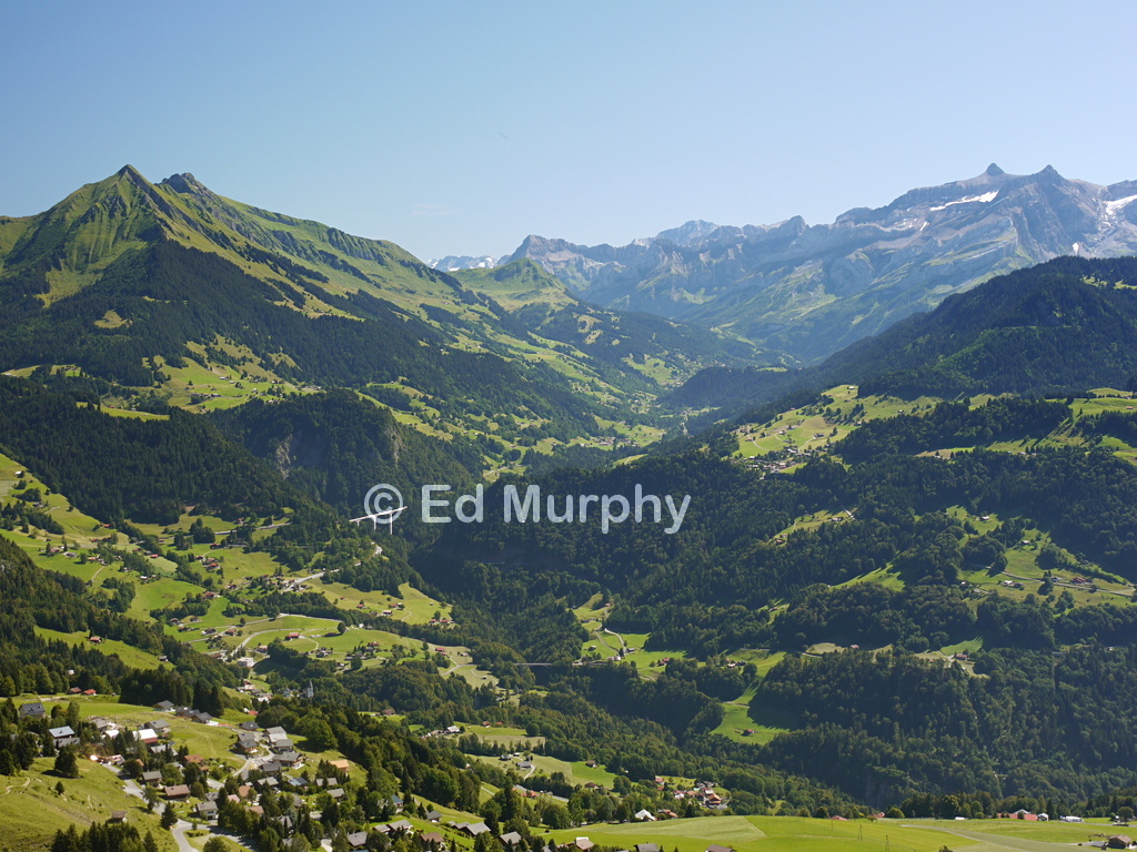 Le S&eacute;pey village and the Col du Pillon in the background