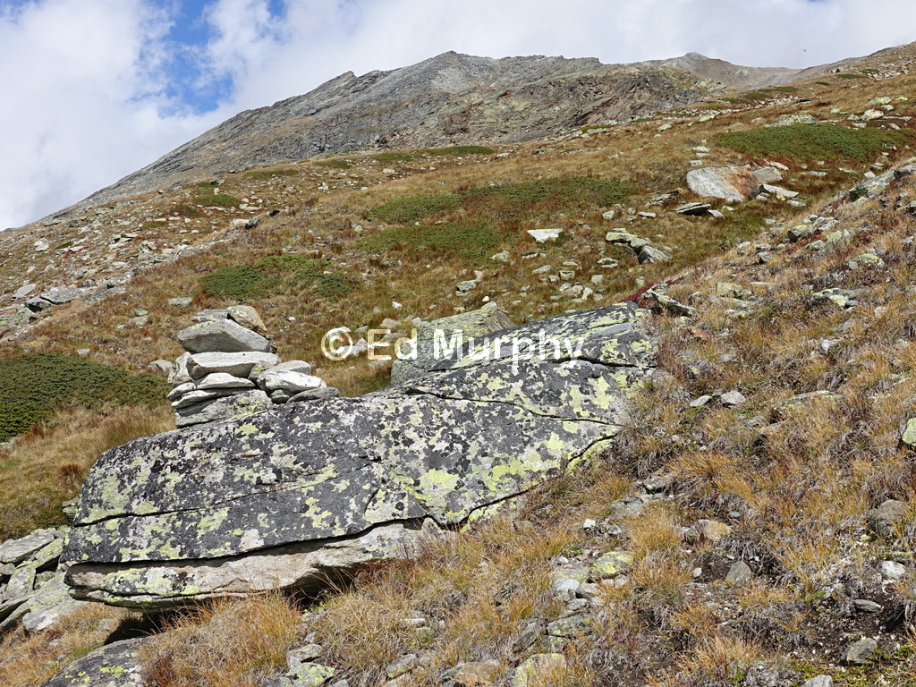 The cairn marking the start of the direct ascent towards the Nollenhorn