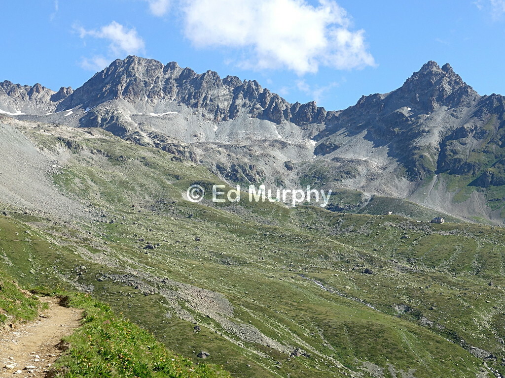 The Chamanna d'Es-cha and the peaks of the Val Müra Chain