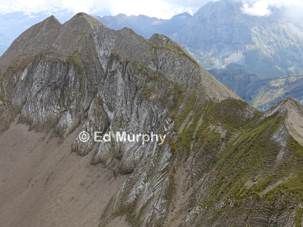 The grainy cliffs of the Hoh Brisen